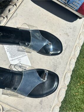 The Drop Clear Strap Black Sandals - Unbranded